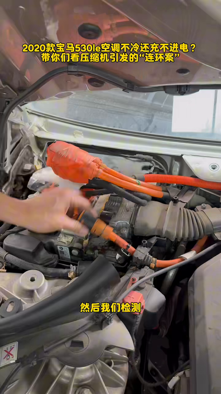 High-voltage connector at the compressor branch