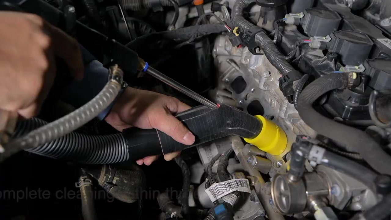 AUTOOL HTS558 blast and recovery hoses positioned at an intake port