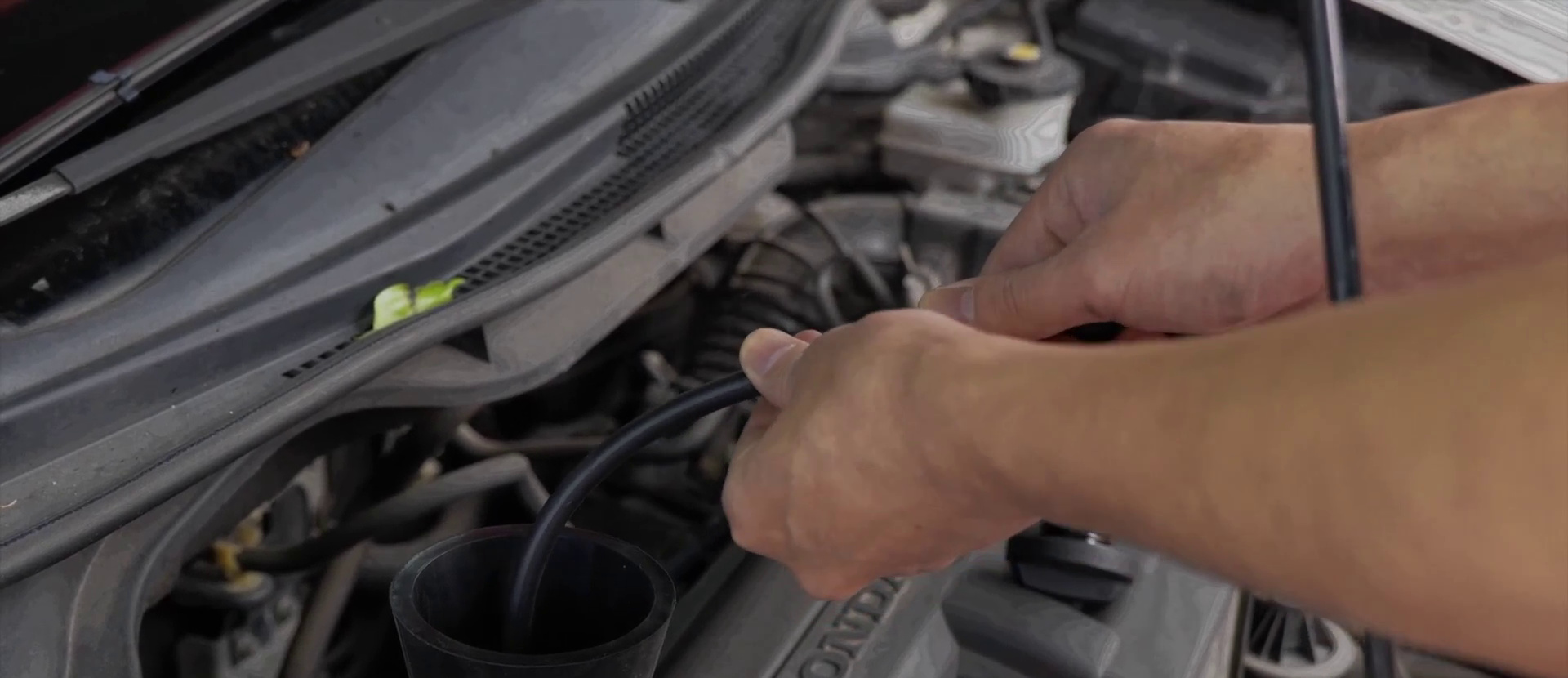 FXTUL F703 smoke nozzle being inserted into a cone-sealed intake opening