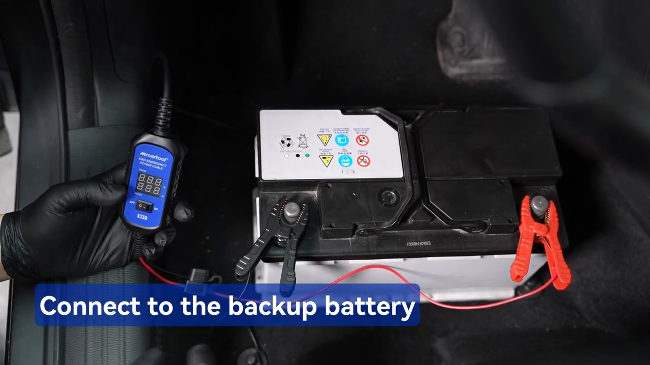 Official B80 tutorial frame showing the memory saver connected to a separate 12 V backup battery.