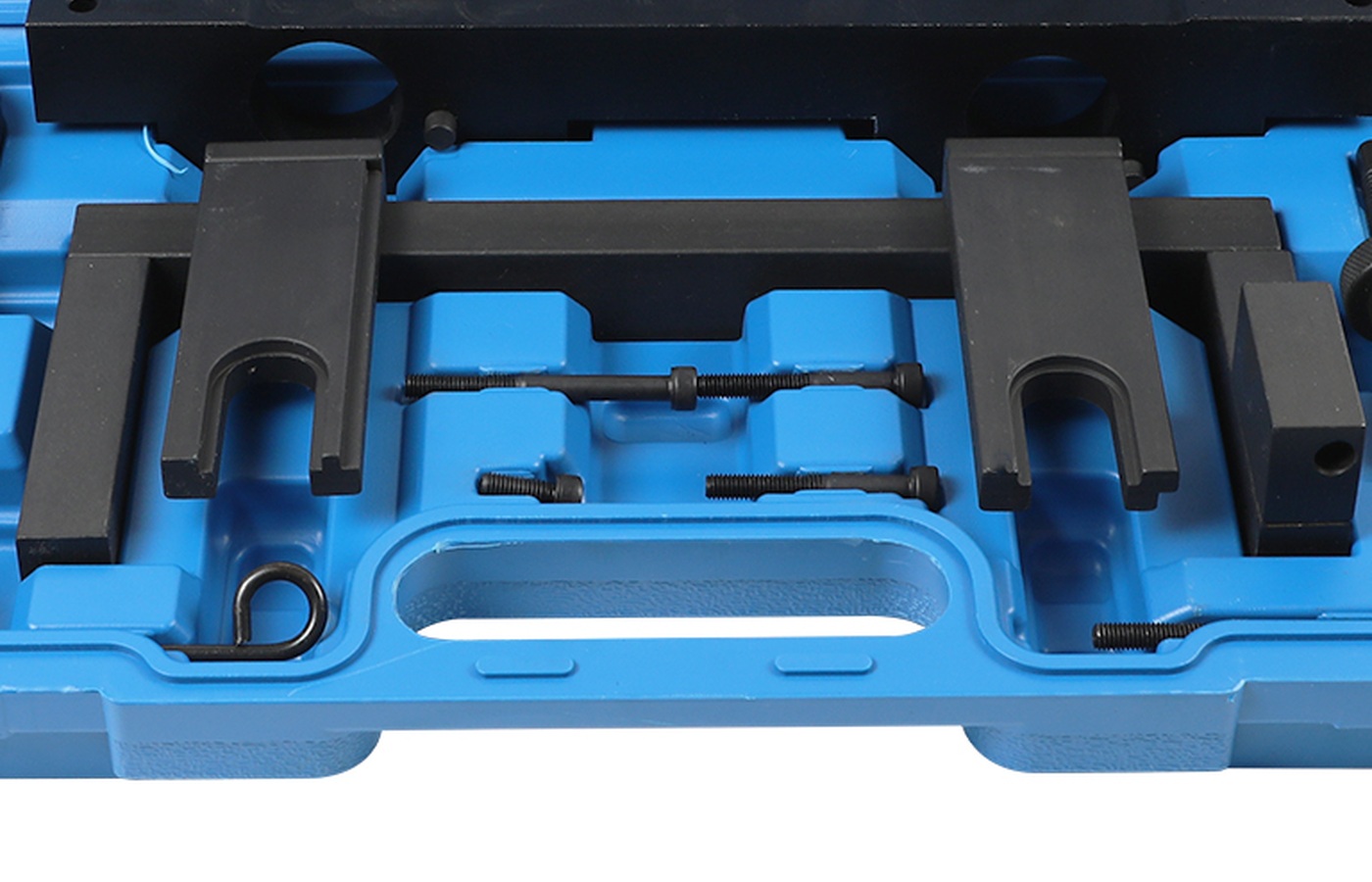 Source-derived close view of the central bridge and fork-shaped fixtures in the exact official kit image.