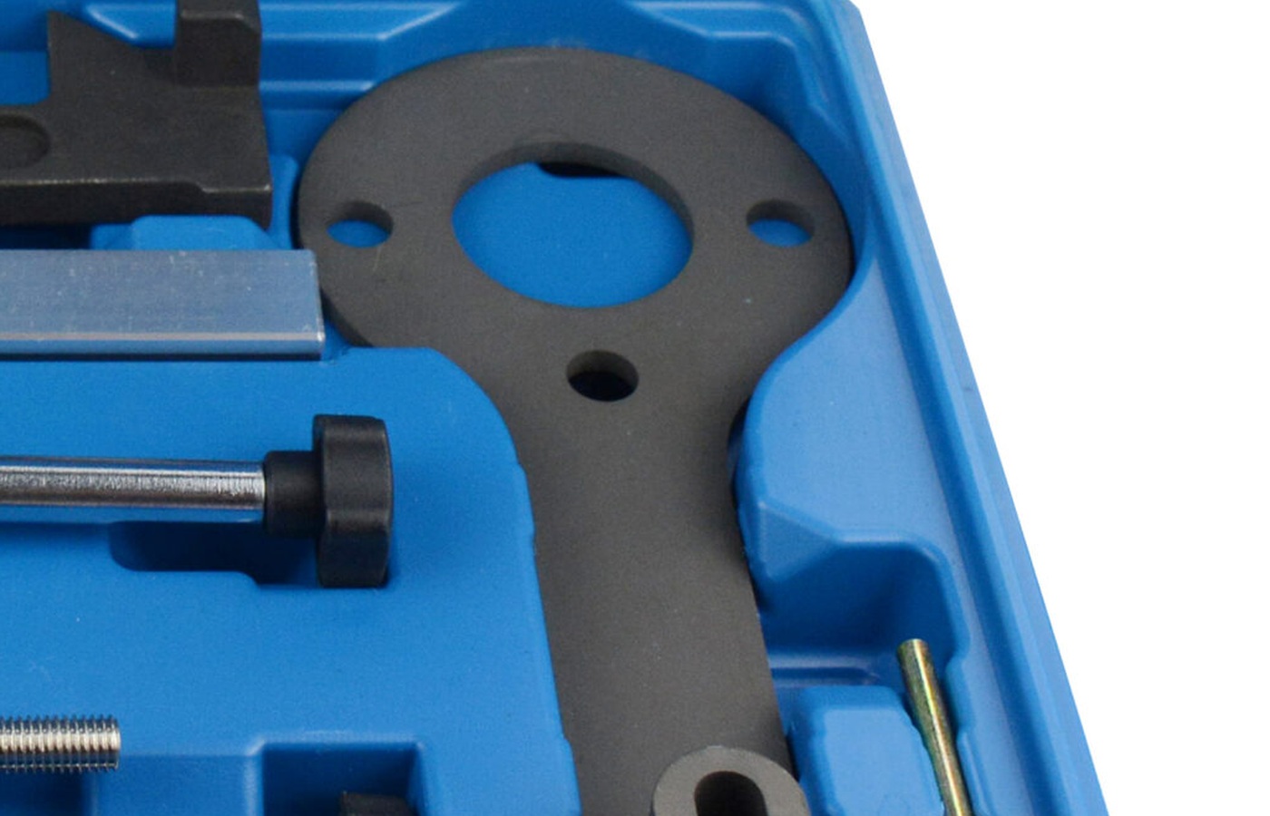Source-derived close view of the right-side cylindrical, screw-type and support pieces in the official kit.