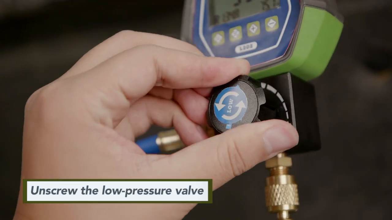 Official MRCARTOOL L202 tutorial showing the low-pressure valve being opened for service flow.