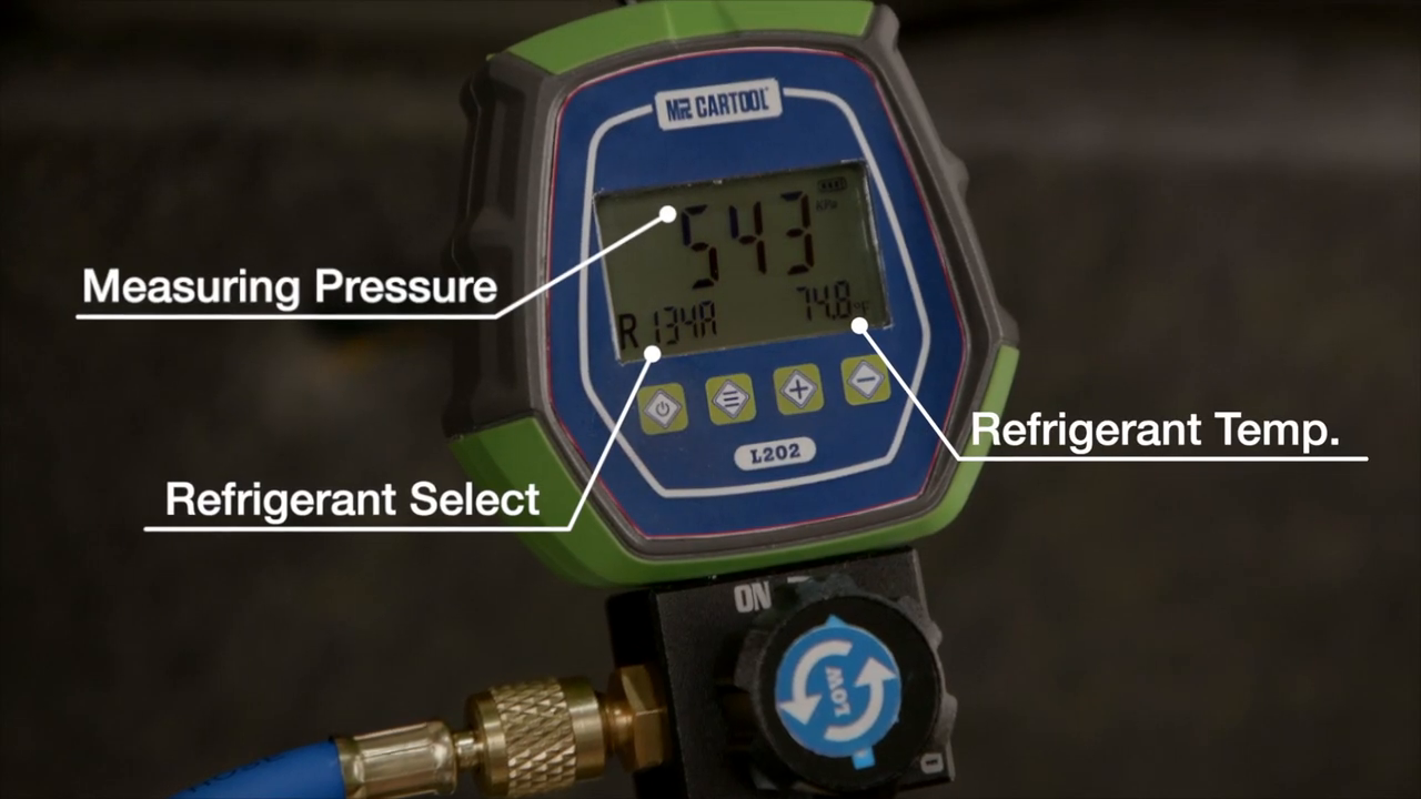 Official MRCARTOOL L202 tutorial highlighting measured pressure, selected refrigerant and calculated refrigerant saturation temperature.