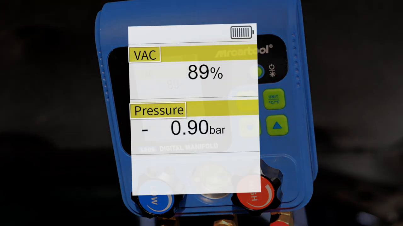 Official MRCARTOOL L205 tutorial showing relative-vacuum pressure and percentage on the color display.
