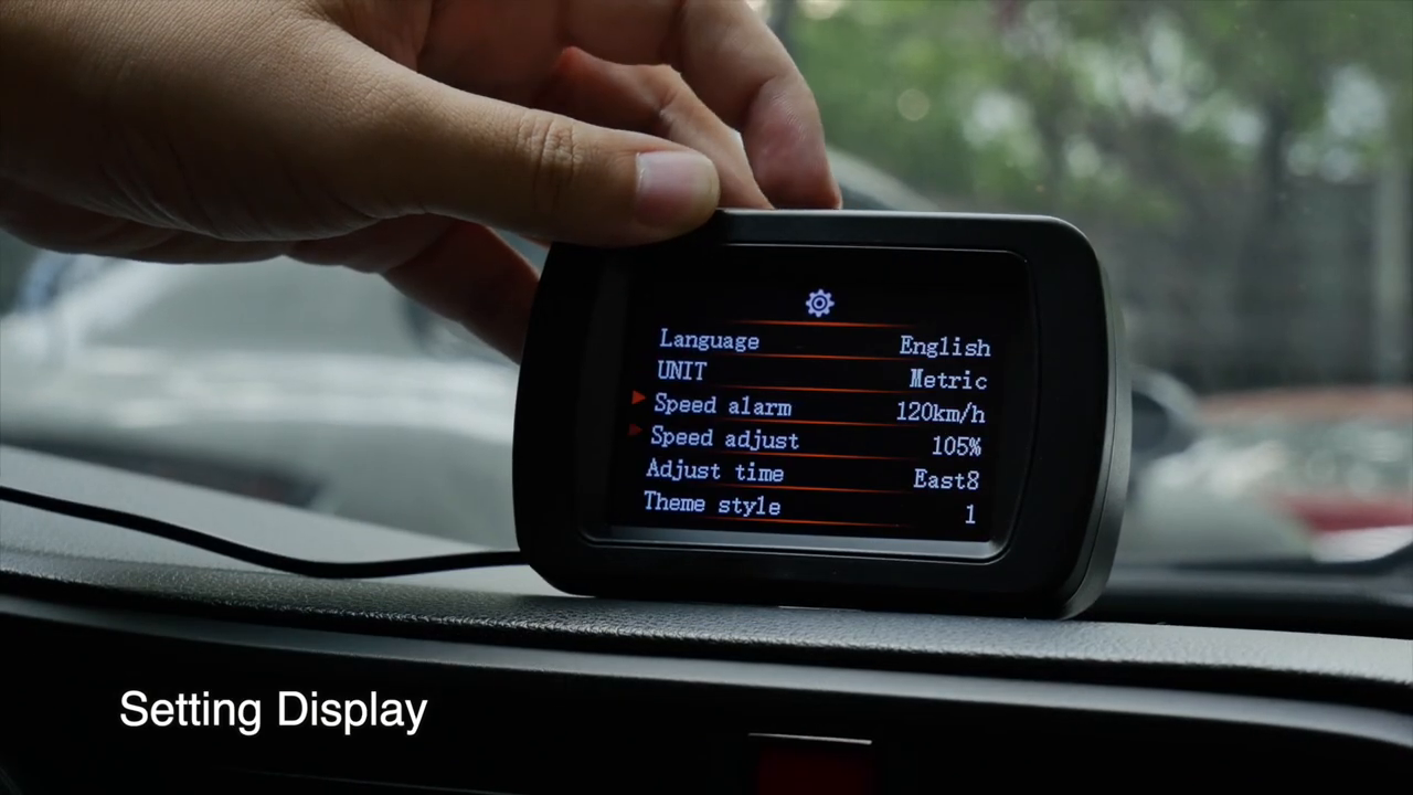 Official M85 settings display showing language, units, speed alarm, speed adjustment, time offset and theme controls.