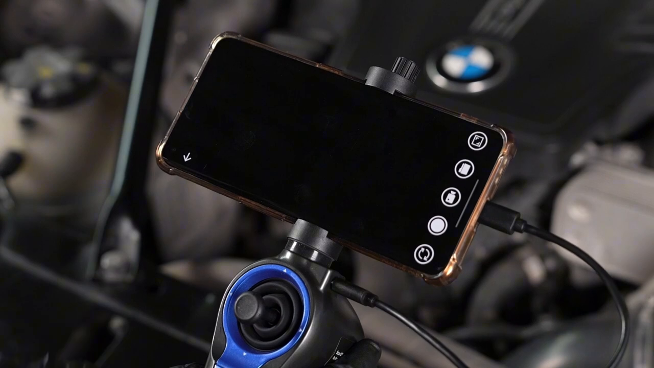 MRCARTOOL N180 mounted to an Android phone with the wired data cable connected
