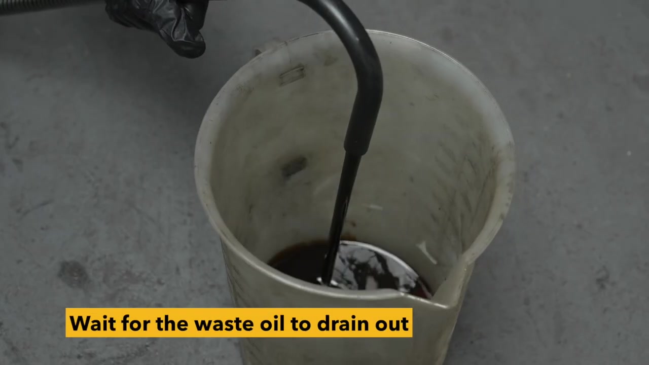 AUTOOL OD710 drain hose discharging waste engine oil into a separate approved container