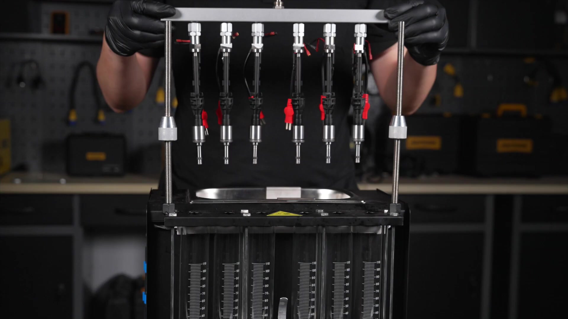 AUTOOL CT500 distributor aligned over six vertically arranged injectors