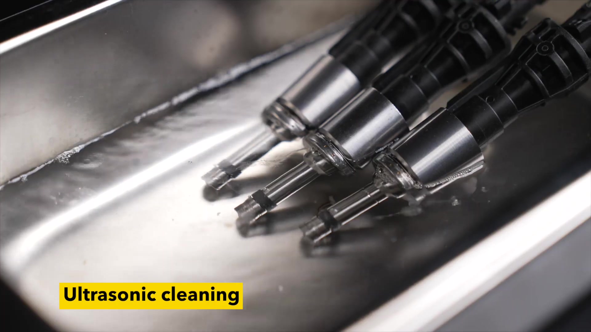 AUTOOL CT500 injector working ends positioned in the ultrasonic cleaning bath