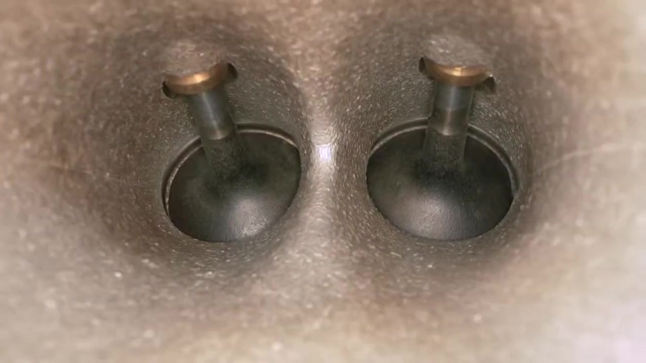 Cleaned intake valve surface after AUTOOL HTS558 walnut blasting